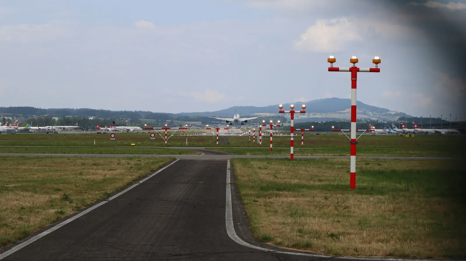 European Airport Chaos: How a Cyberattack on Collins Aerospace Grounded Passengers