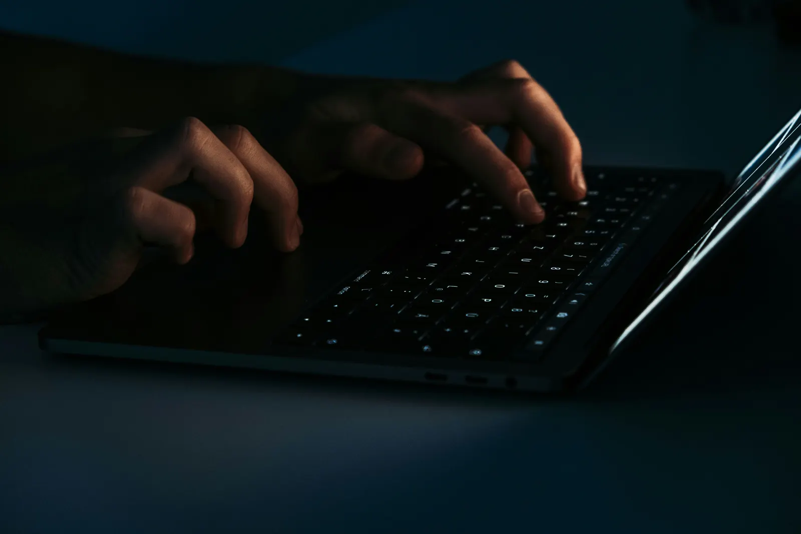 Poland Under Fire: Up to 4,000 Cyberattacks a Day, Says Deputy PM Gawkowski