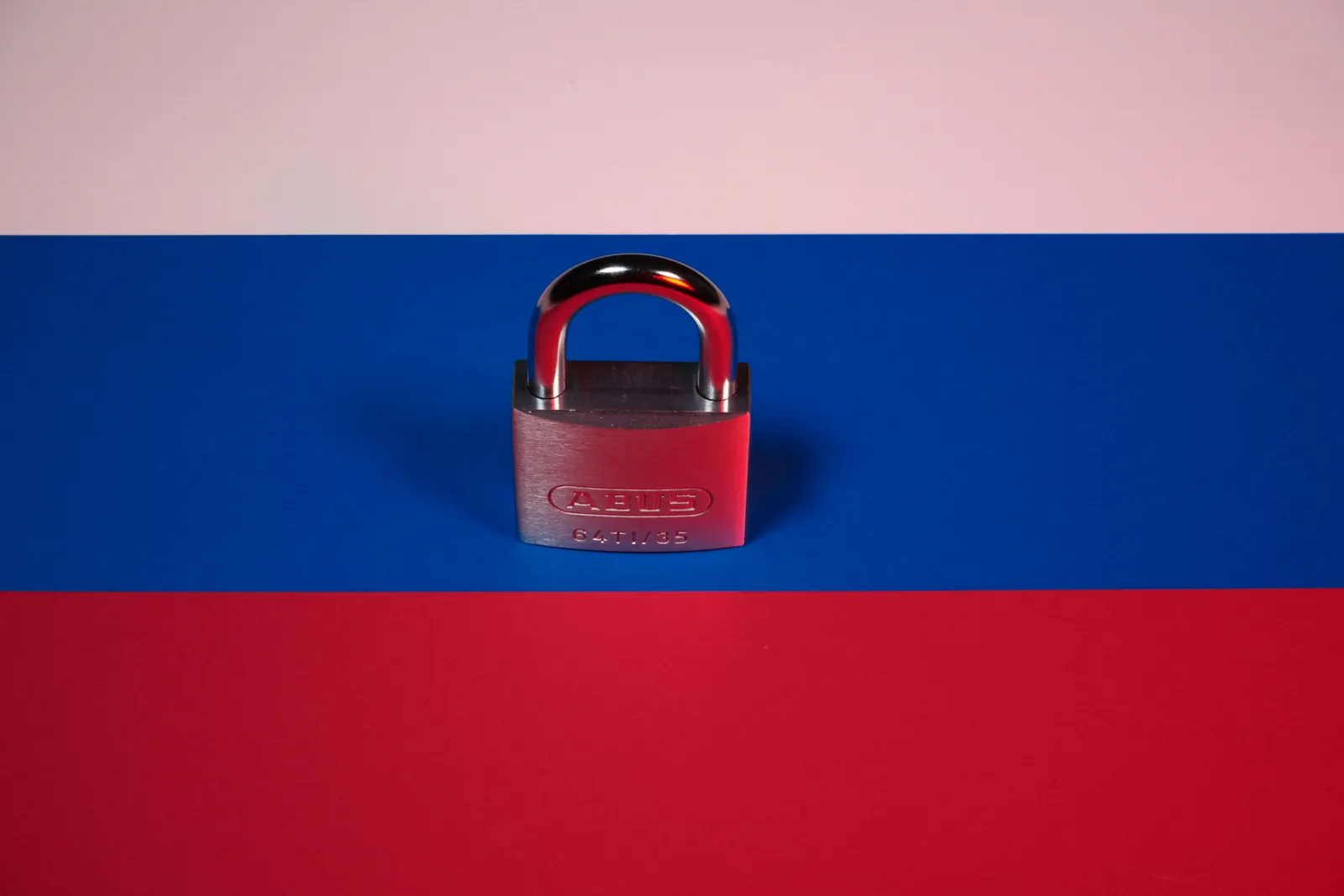 Russian Cyberattacks on Poland: 300 Incidents a Day, Hospitals and Water Systems Targeted, and a €1 Billion Cyber Shield